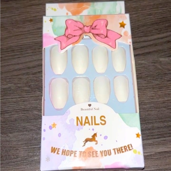 🛍️6/$25! White almond / coffin press on nails - Picture 1 of 2